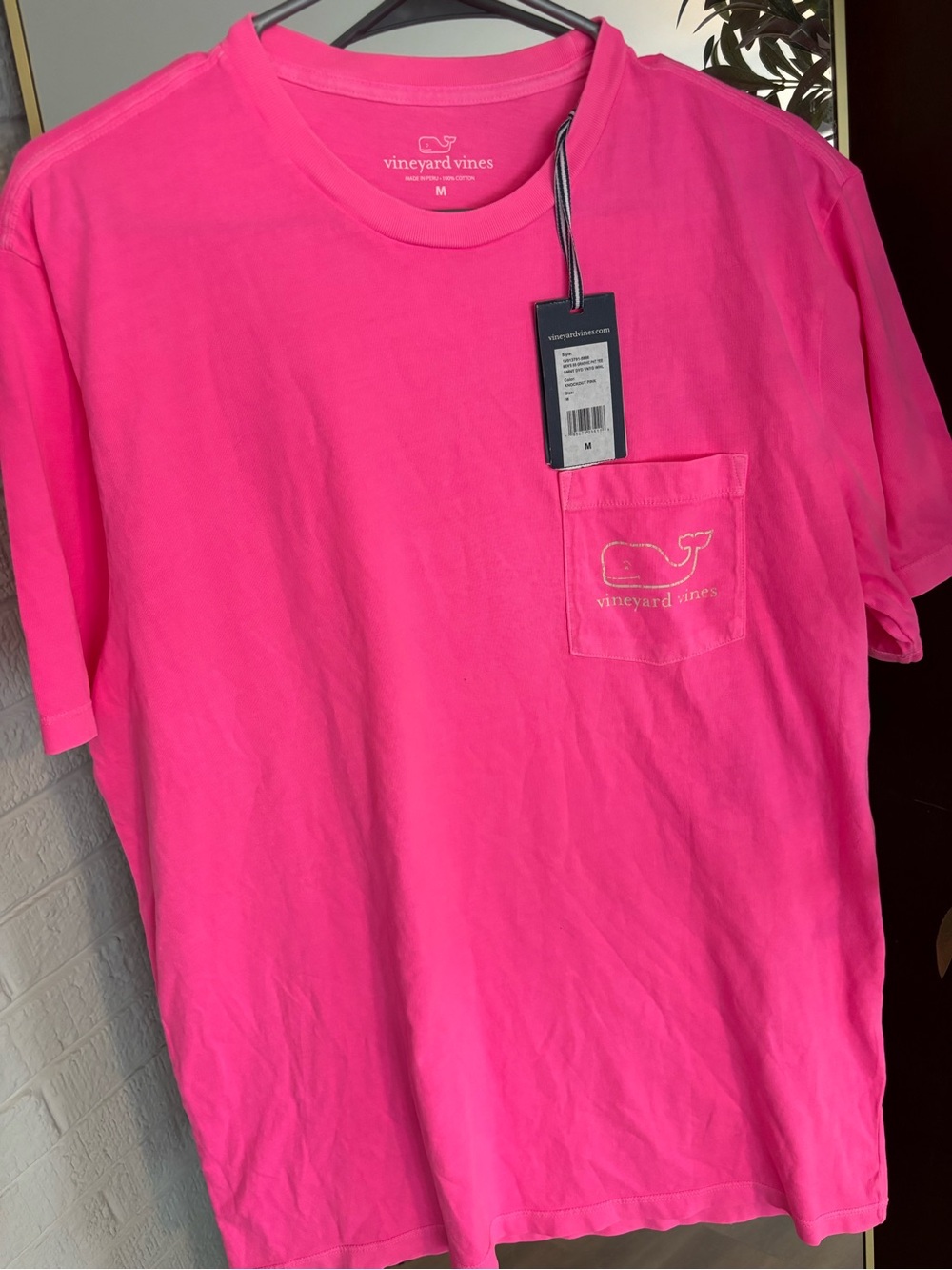 Sold 



Vineyard Vines Men's Short-Sleeve Pocket Tee in Neon Pink
